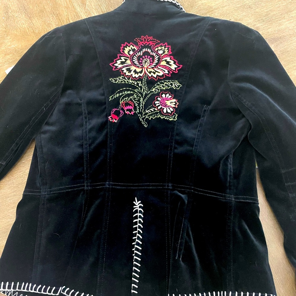 Bebe black velvet crop jacket with embroidery and whip stitching